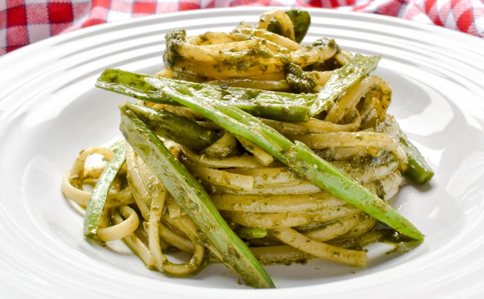 Linguine pasta with Genovese pesto sauce