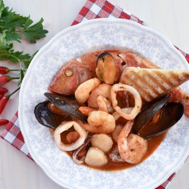 Cacciucco alla Livornese (Livorno-style fish stew)