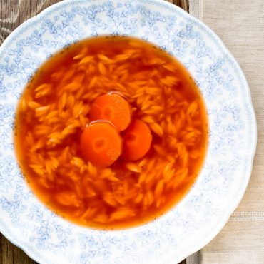 Brodo vegetale (vegetable soup) with risoni pasta