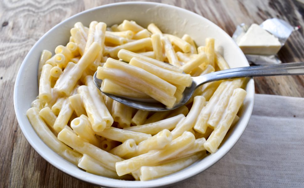 Maccheroni pasta al formaggino (Italian mac and cheese)