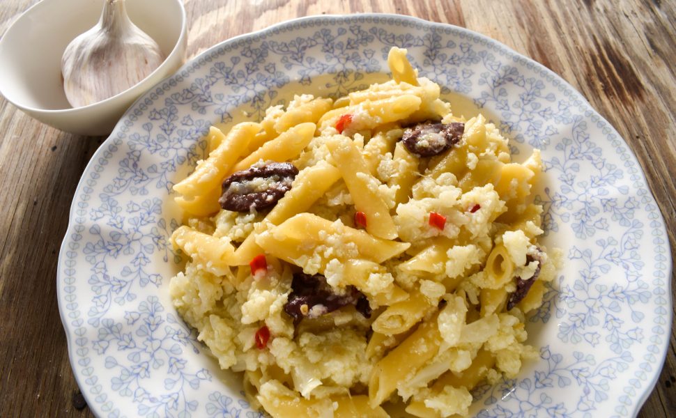 Pasta ‘cavolfiore e olive’ (cauliflower and olives)