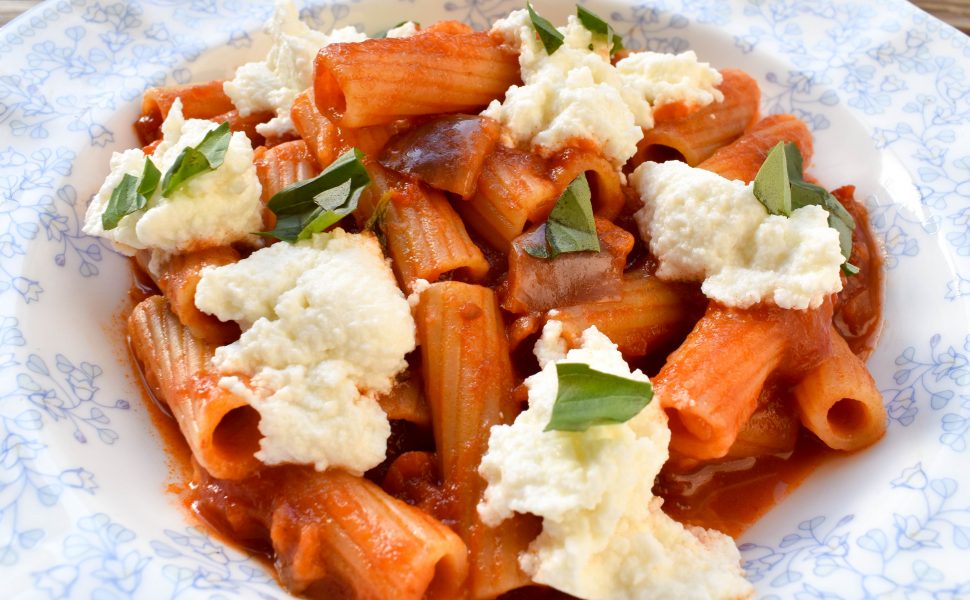 Rigatoni pasta alla norma