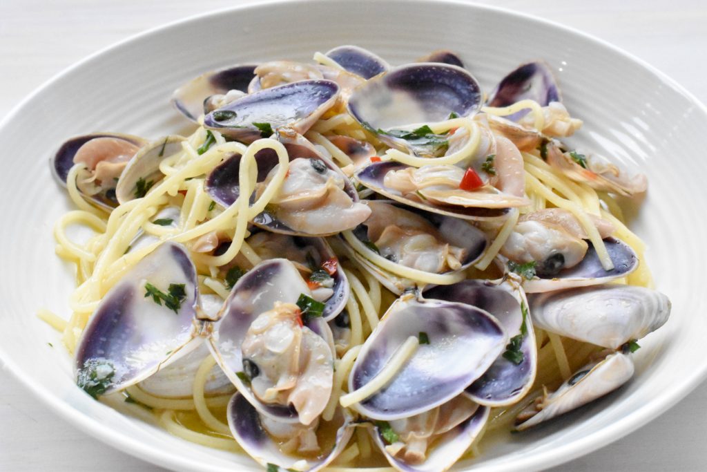 Spaghetti pasta 'alle vongole' (with clams) Italian Spoon