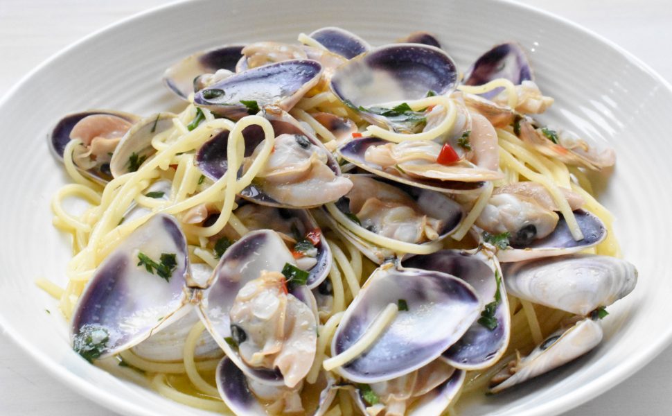 Spaghetti pasta ‘alle vongole’ (with clams)