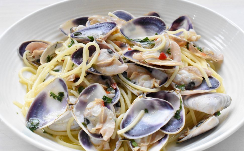 Spaghetti pasta &amp;#39;alle vongole&amp;#39; (with clams) - Italian Spoon