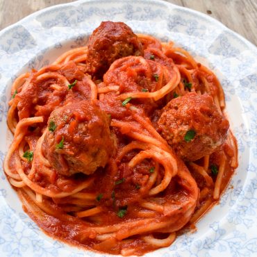 Spaghetti pasta with meatballs