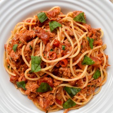 Spaghetti pasta with tuna