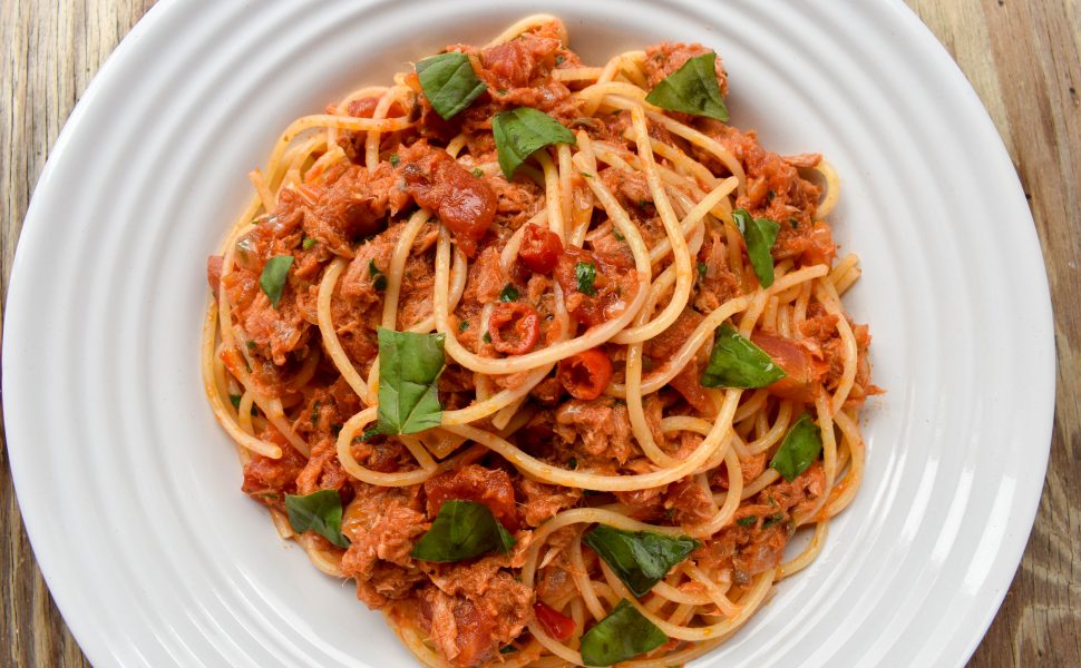 Spaghetti pasta with tuna - Italian Spoon