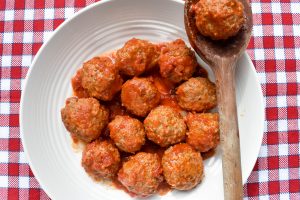 Polpette al sugo (saucy meatballs)