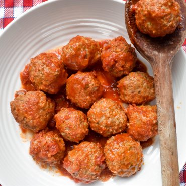 Polpette al sugo (saucy meatballs)