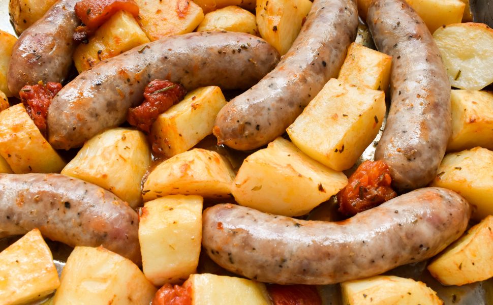 Salsiccia e patate al forno (oven baked sausages and potatoes)