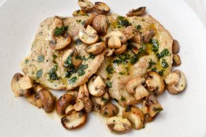 Veal scaloppine 'ai funghi' (of mushrooms)