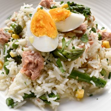 Insalata di riso (rice salad) with chilli tuna, asparagus and corn