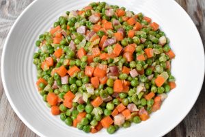 Peas with onion, carrot and pancetta