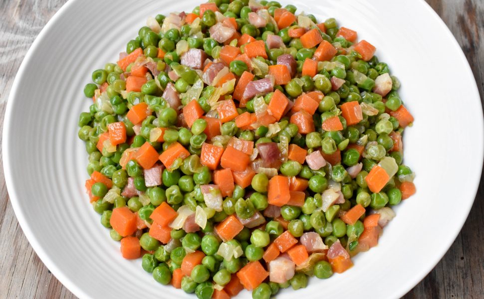 Peas with onion, carrot and pancetta