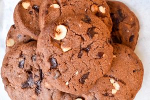 Chocolate chip and hazelnut cookies