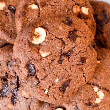 Chocolate chip and hazelnut cookies