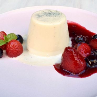 Vanilla panna cotta and mixed berry compote