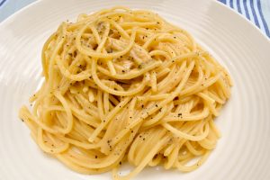 Spaghetti with 'cacio e pepe'