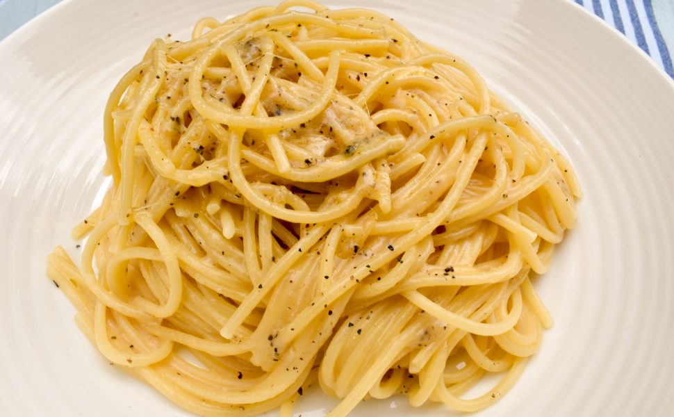 Spaghetti with ‘cacio e pepe’ (cacio cheese and pepper)