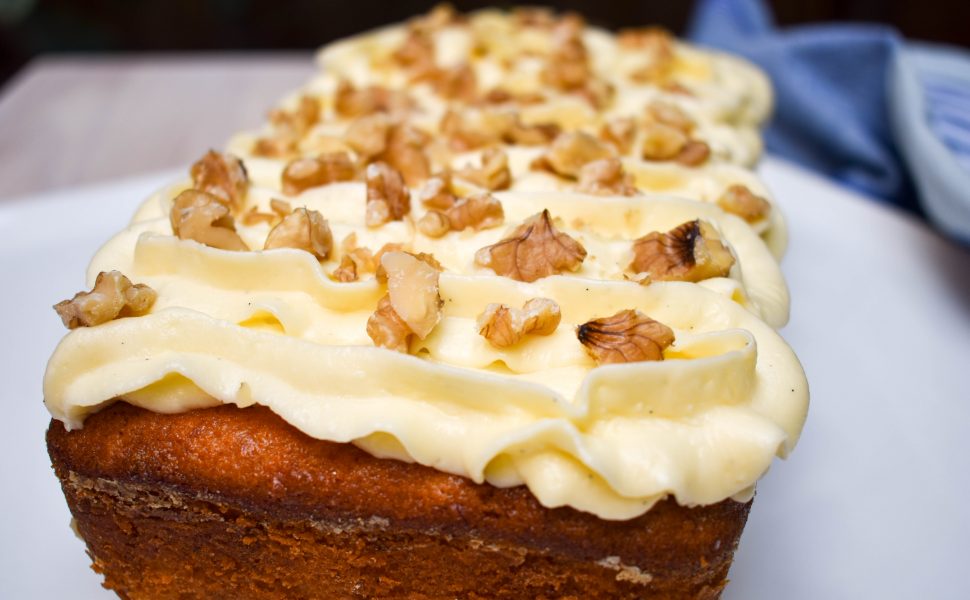 Banana cake with vanilla cream cheese icing