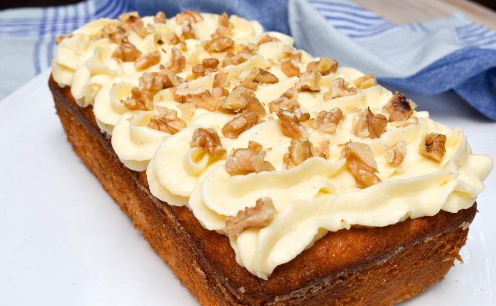 Banana cake with vanilla cream cheese icing