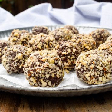 Chocolate and hazelnut tartufi balls