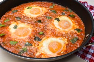 Uova alla contadina (saucy peasant eggs)