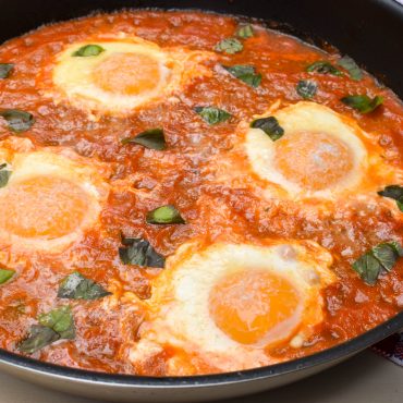 Uova alla contadina (saucy peasant eggs)