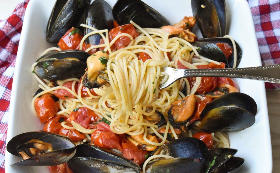Spaghetti pasta ‘con le cozze’ (with mussels)