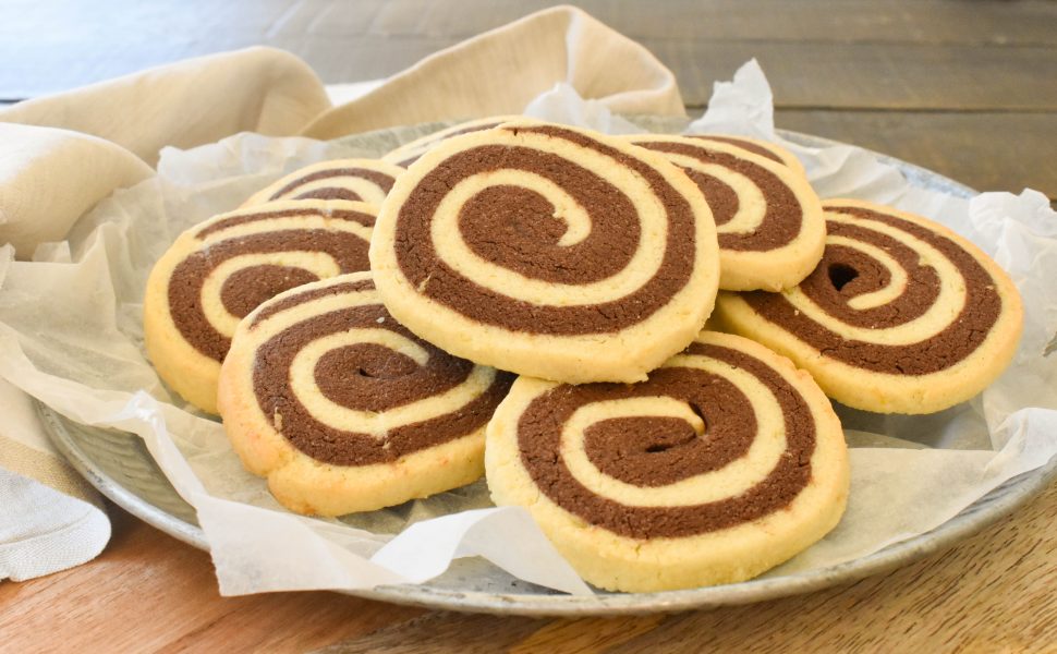 Girelle (Chocolate and vanilla swirl shortbread biscuits)