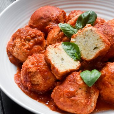 Ricotta balls in tomato sauce