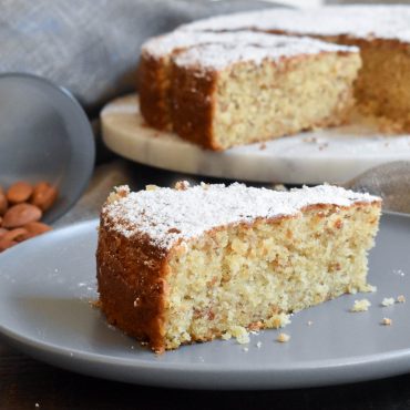 Easy almond cake