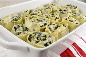 Spinach and ricotta lasagna rolls