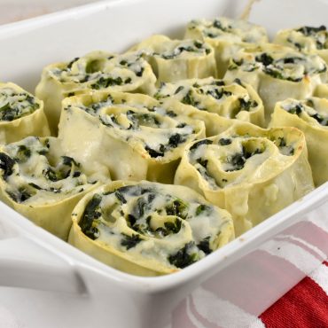 Spinach and ricotta lasagna rolls