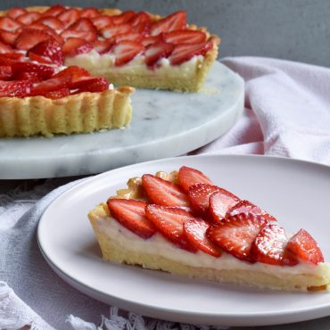 Strawberry custard tart