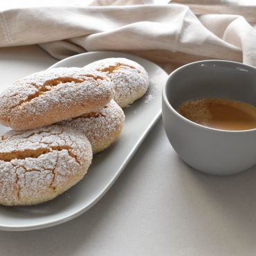Italian dunking biscuits